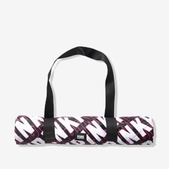 PINK VS Packable Picnic Beach Blanket New With Tag